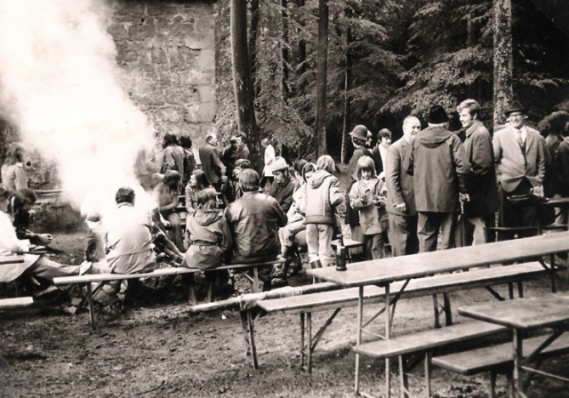 Ein Familienausflug zum Waldfest
